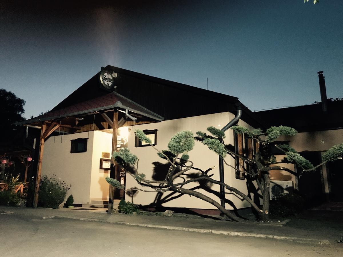 Sztar Motel Etterem Balassagyarmat 외부 사진