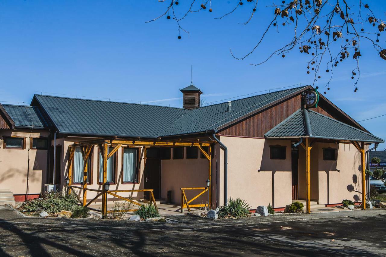 Sztar Motel Etterem Balassagyarmat 외부 사진
